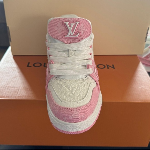 Louis Vuitton Trainers Pink & White Women's Low-Top Sneakers - Picture 5 of 13